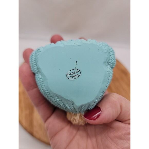 Resin Owl Figurines Inside A Winter Hat Decor - Picture 5 of 7